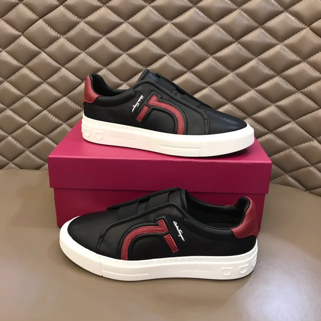 p400【Salvatore Ferraga**】New men's low-top casual shoes! Top-quality cow products, original lasts, made of imported cowhide, first-class texture, first-layer sheepskin lining! Original outsole! The details are exquisite and the style is versatile and upscale! Decorated with a three-dimensional Gancini logo, the back of the tongue and lace-up piping add a pop of color. The high-tech sole features a holographic pattern and Gancini details, making it ideal for a practical yet stylish everyday look. Code number 38-44 (45 can be customized)